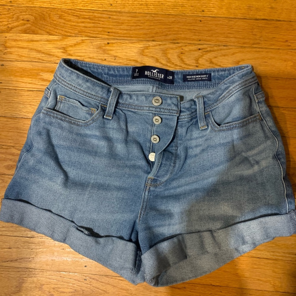 Hollister medium blue Jean - mom style size 7 - worn once or twice